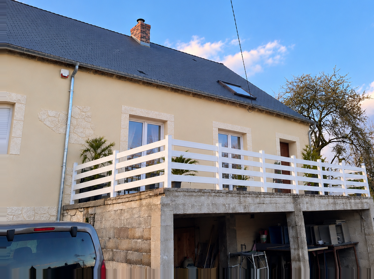 Avant : terrasse ouverte avant la pose de la véranda