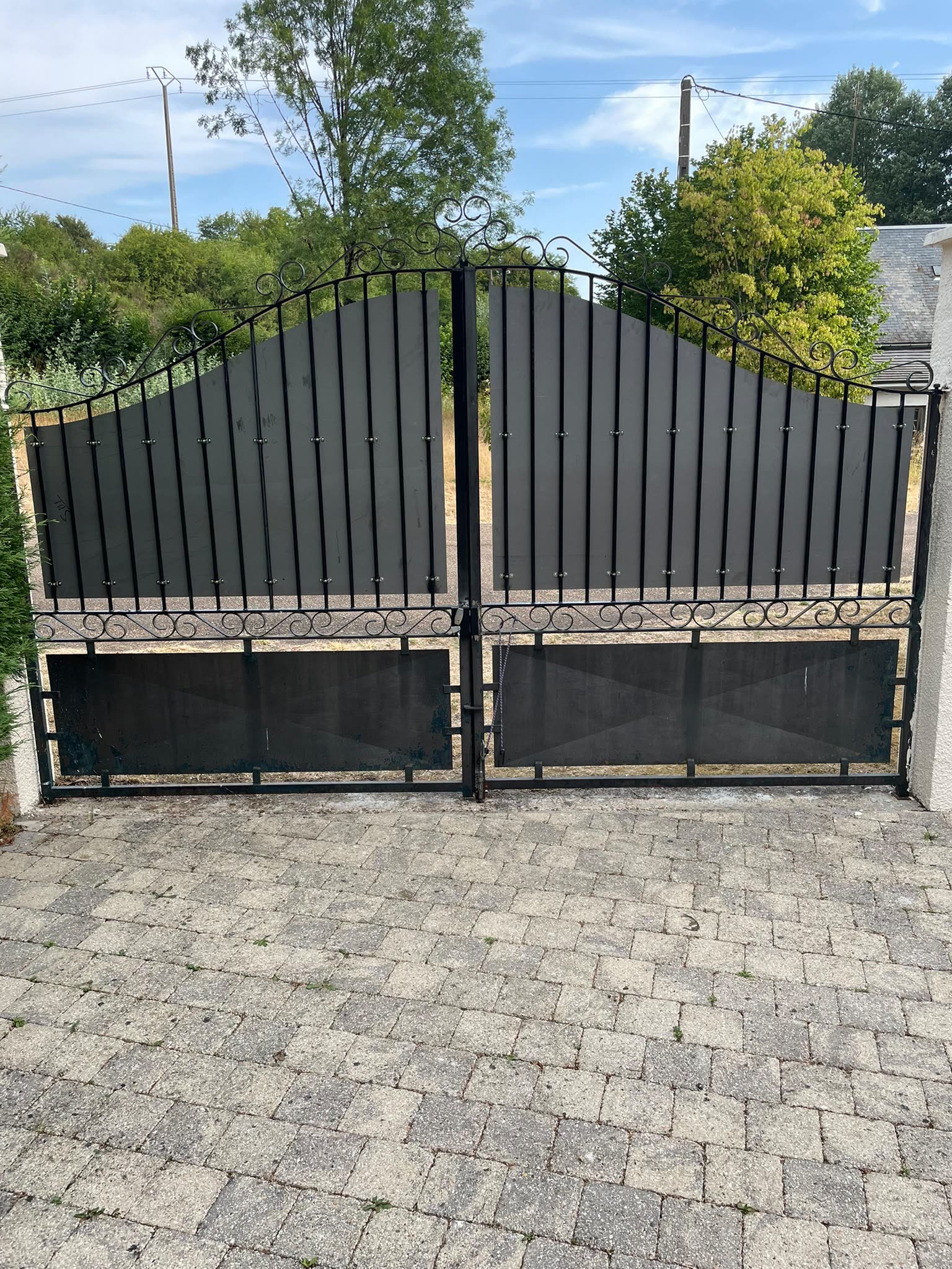 Festonnage de portail à Prémery (5)